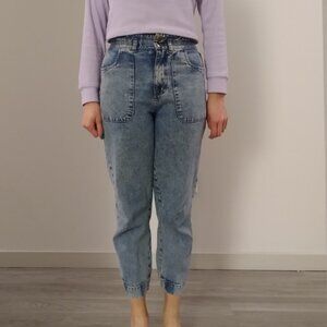 Cropped light wash jeans